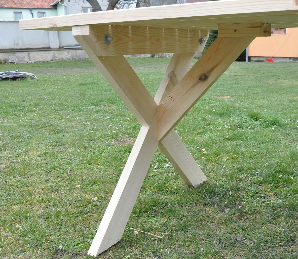Zahradní stůl X